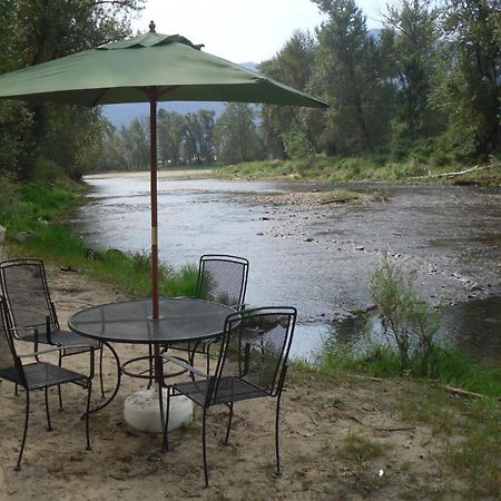 Johnny'S Motel Grand Forks Bagian luar foto