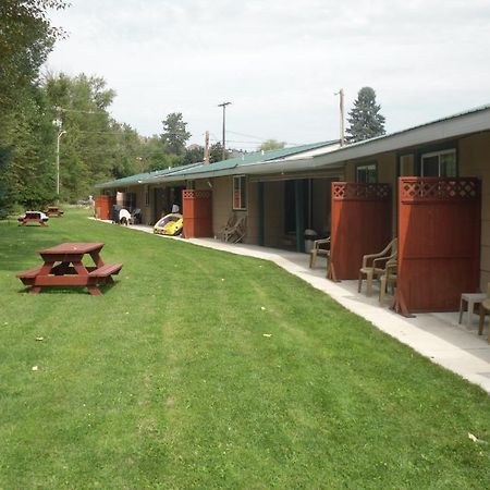 Johnny'S Motel Grand Forks Bagian luar foto