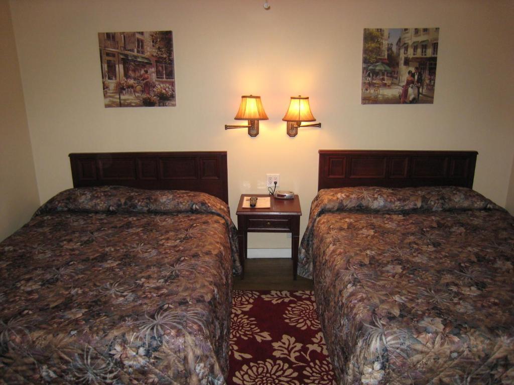 Johnny'S Motel Grand Forks Bagian luar foto