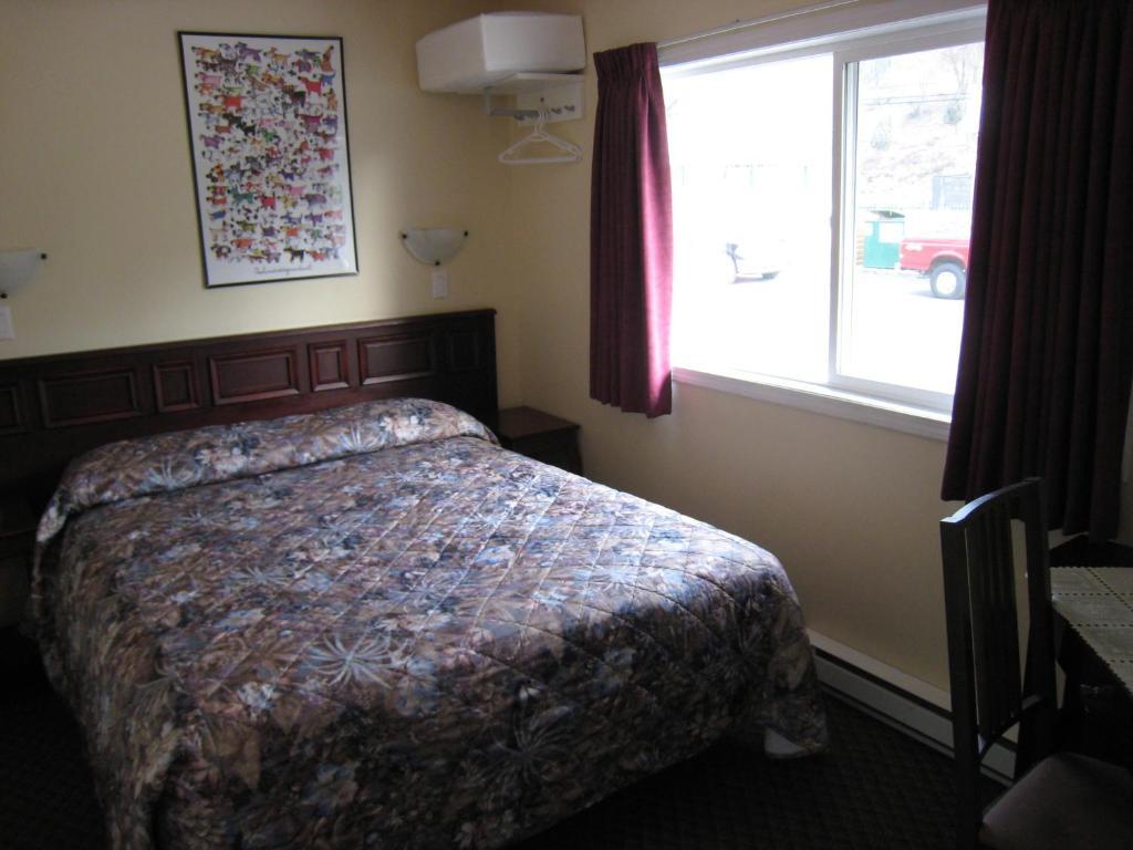 Johnny'S Motel Grand Forks Ruang foto