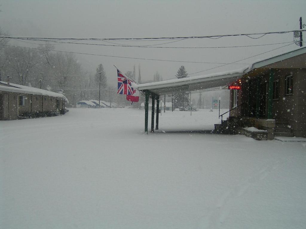 Johnny'S Motel Grand Forks Bagian luar foto