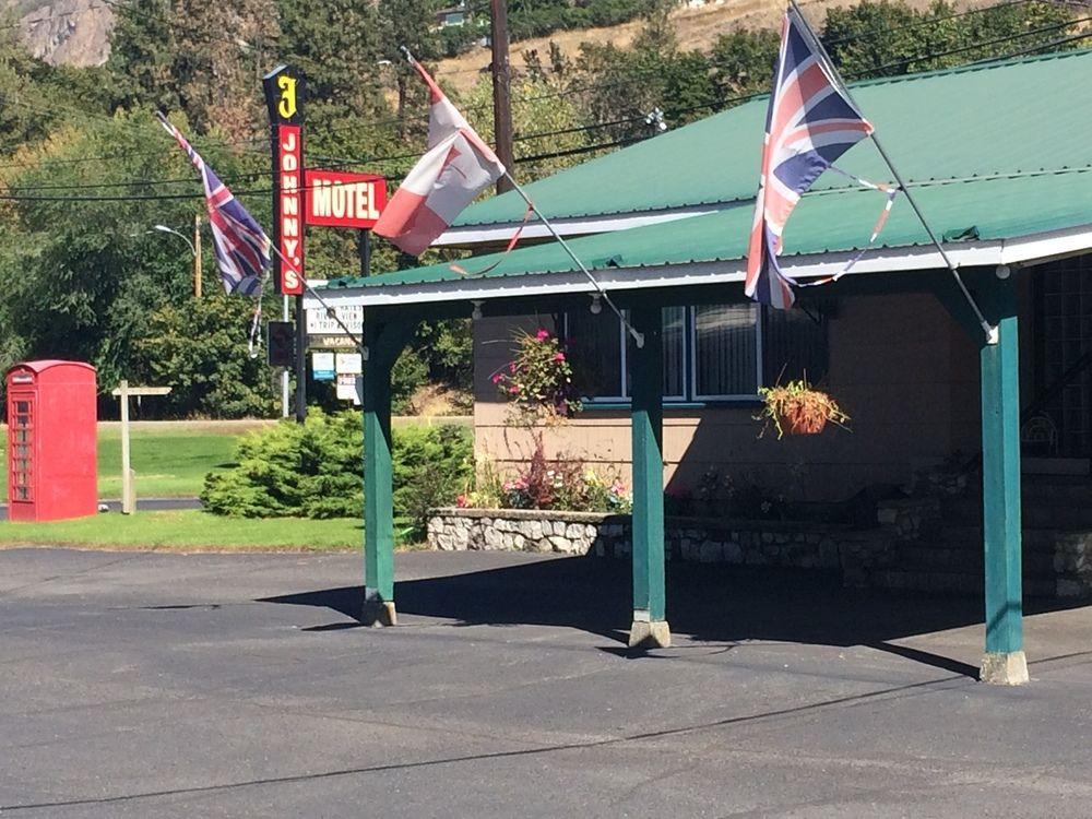 Johnny'S Motel Grand Forks Bagian luar foto