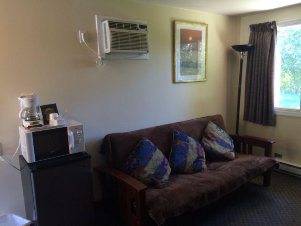 Johnny'S Motel Grand Forks Bagian luar foto