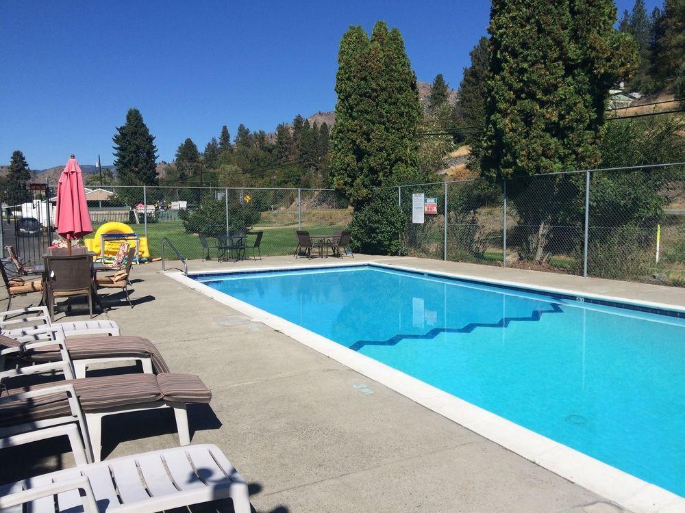 Johnny'S Motel Grand Forks Bagian luar foto