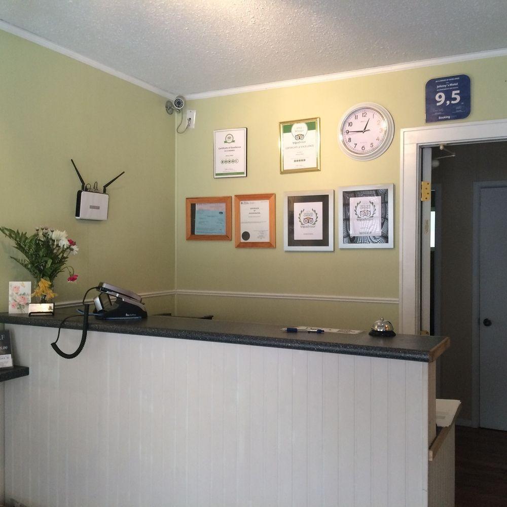 Johnny'S Motel Grand Forks Bagian luar foto