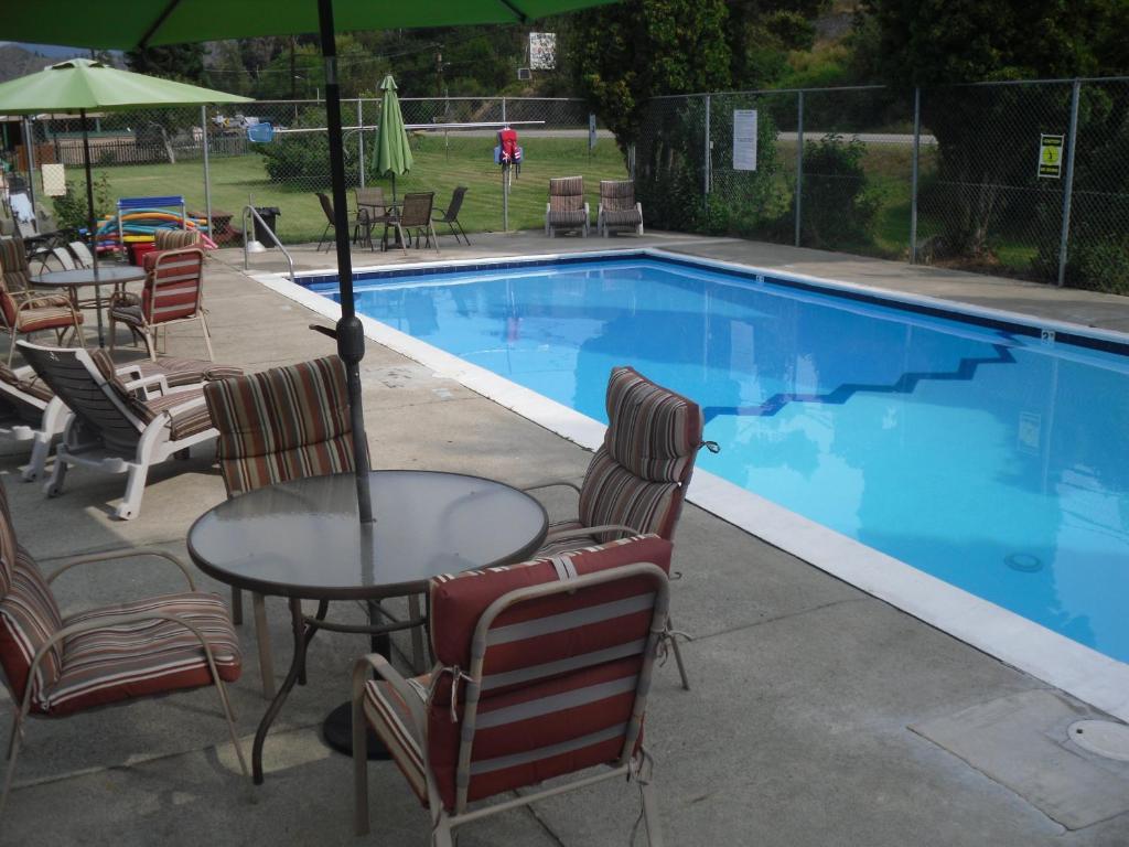 Johnny'S Motel Grand Forks Bagian luar foto