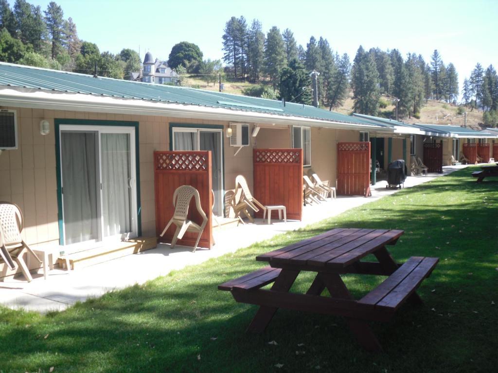 Johnny'S Motel Grand Forks Bagian luar foto